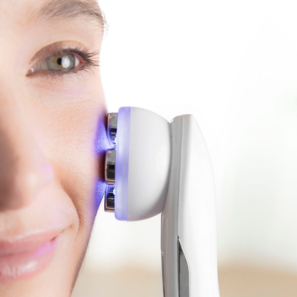 Facial Massager with Radiofrequency, Phototherapy and Electrostimulation -7